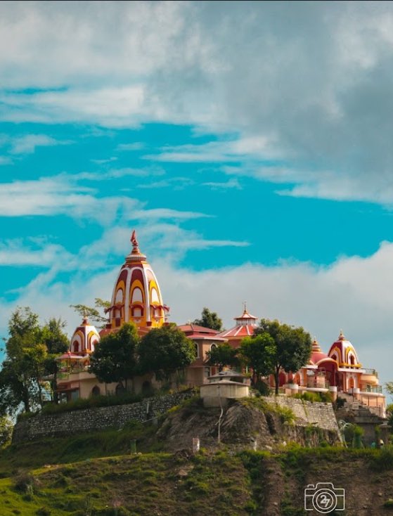 Maa Kamakshya Devi Temple, Pithoragarh, #Uttarakhand.

The temple is situated at the crest of mountain situated in Kumaon region, the temple is thronged by many visitors for seeking marital bliss, fearless disposition, freedom from financial problems,

⬇️