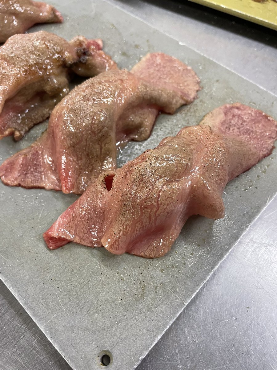 今日もいいお天気でしたね☀️絶好の洗車日和！来週も頑張って営業いたします！お疲れ様でした。#寿司よし #寿司 #出前寿司 #デリバリー #三鷹 #武蔵野市 #調布市 #小金井市 #sushi #tokyo  #洗車 #炙りサーモン #肉寿司