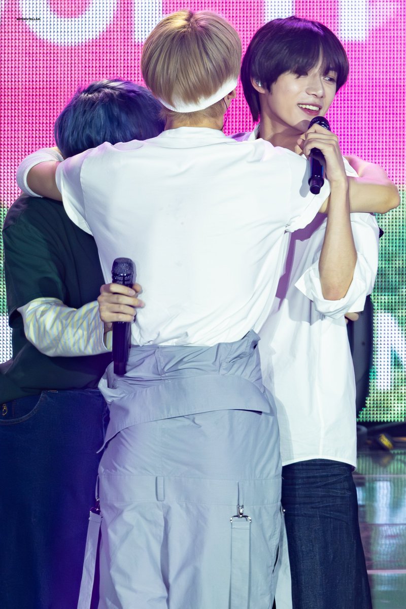 240303 팬미팅 

연티 + 현티 ... 
ㄴ 우리 멍멍즈 지켜야 함 !!

#연준 #태현 
#TXT #투모로우바이투게더 
#AprilFoolsDay