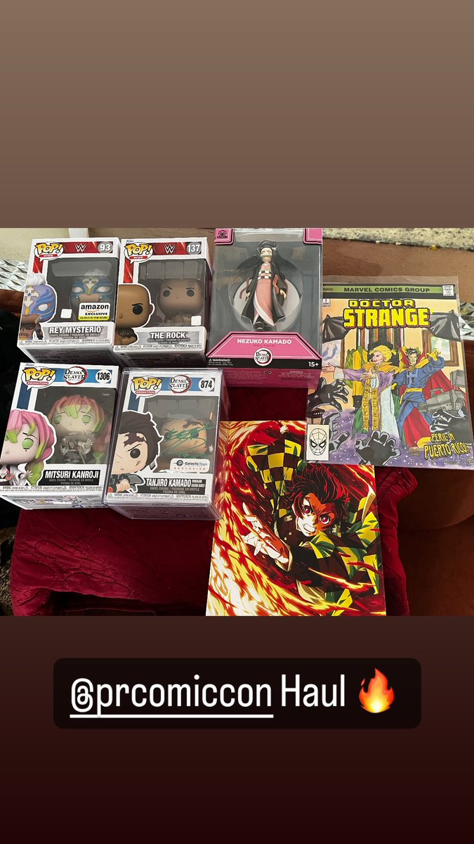TheScarletZoom's tweet photo. @PRCOMICCON haul 🔥 @Gwen4youu consegui a mitsuri y ahorw el tanjiro firmado se puso cool la colección jeje #prcc2024 https://t.co/yYVxHw4yVE