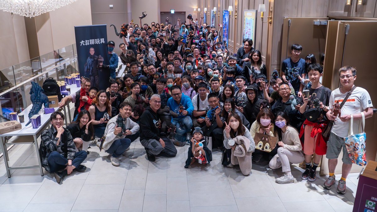 p60535's tweet photo. 第一次參加大叔 Popken Topgun舉辦的大型活動，平常都是小聚會，也謝謝今天協助大叔的各位 Jia-Chi Chen感謝店長，感謝 麥克麥's PHOTO TIME 張小麥，吳董兄弟檔吳家豪 吳家儒  ，沒標到請見諒，太開心了🥳還有跟我一起參加的家人們 賴英雄賴淳兒吳琪琪張力仁

#大叔聊怪獸

#大叔聊玩具 https://t.co/hV1afaeKKb