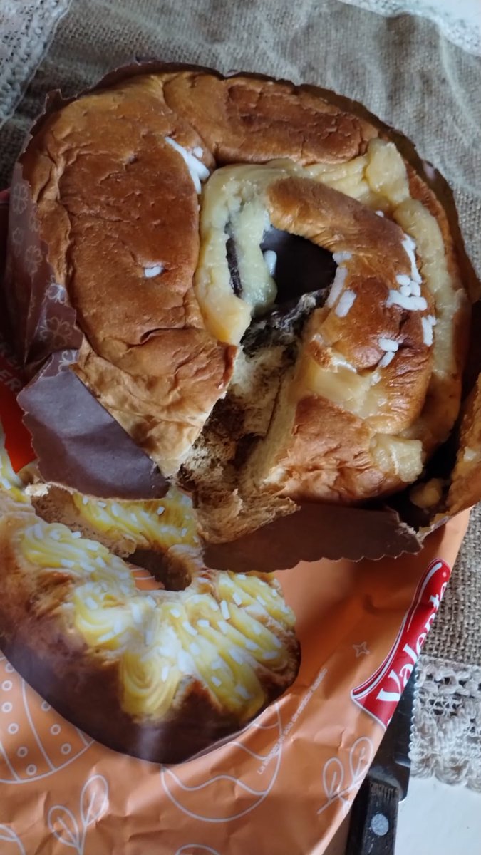 Que liiinda la rosca que voy a comer hoy por ser pascuas. No sé si reír o llorar 🥲🥲 jajaja