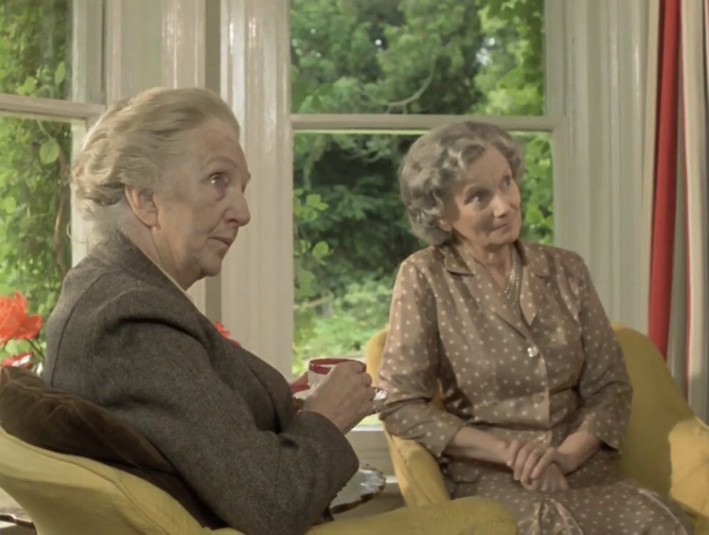 Remembering Joan's co star Dilys Hamlett, who was born on this day in 1928.