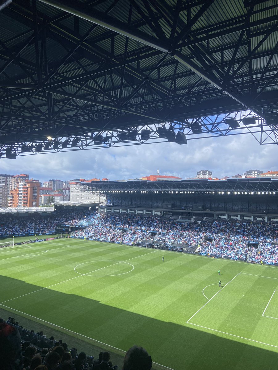 Un gol mal anulado, un penalti no señalado y un larguero. Sin VAR ni suerte en Balaidos hoy.