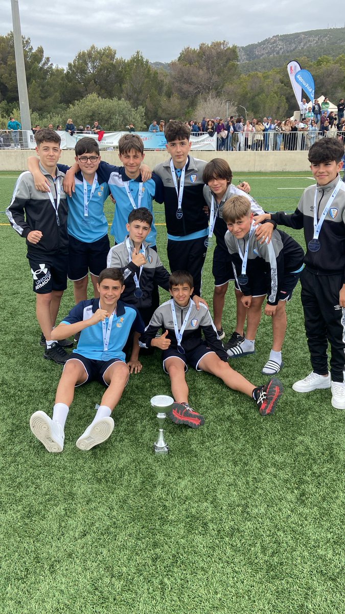 @santaponsacupmallorca 2024 ha llegado a su fin, nuestro sub-14, viene con un bonito premio, ya que han conseguido el trofeo al Fairy Play. Vamos VIVA 💪🧡💙🩵
#pascua #fairplay #mallorca