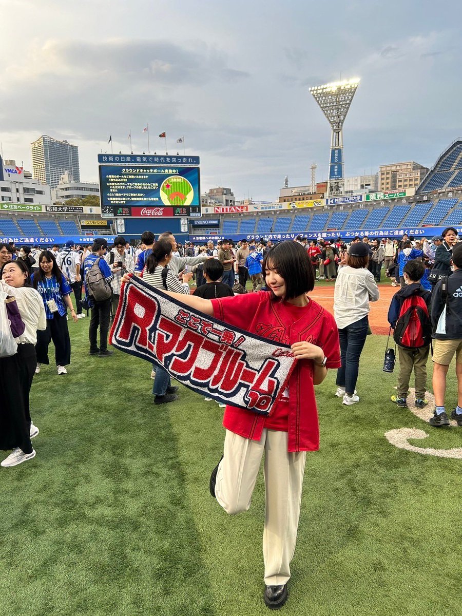 試合が始まって1回目の応援は、きっかけだったマックのユニとタオルで❣️
こいほー🎏🎏

今年もよろしくお願いします🫶

#カープ