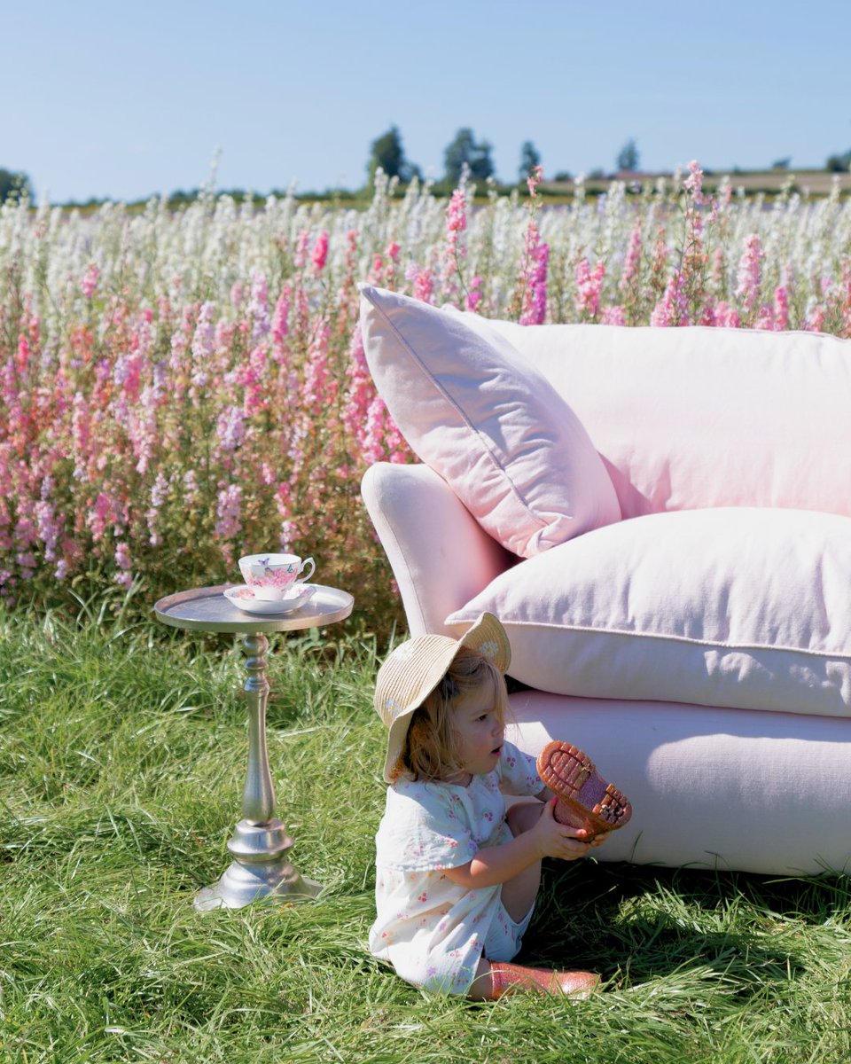 Finestockhome's tweet image. Let the essence of spring inspire you to transform your home into a bright and cheerful oasis where you can relax and recharge.

#springhome #springinterior #homeinteriors #homedesign #homedecor #homestyling #homesweethome #homeinspiration #livingroominspo #springclean