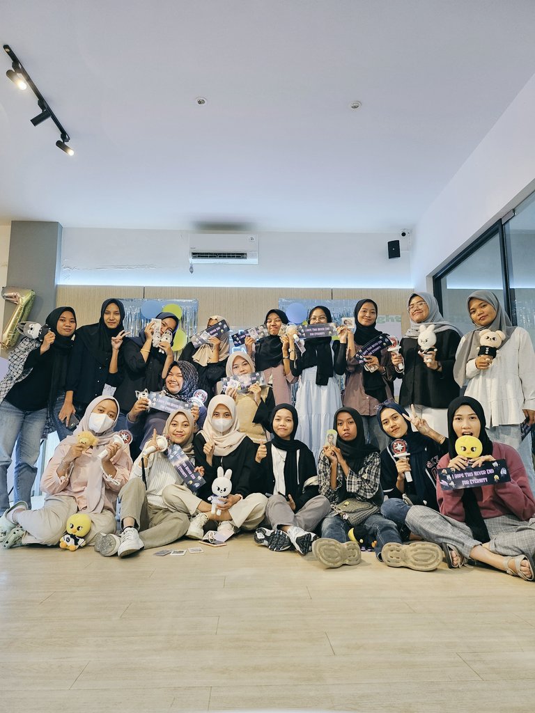 stayracha03's tweet photo. Thankyou @StayBanten udah ngadain nobar lg💜 https://t.co/acjN6jgXyM