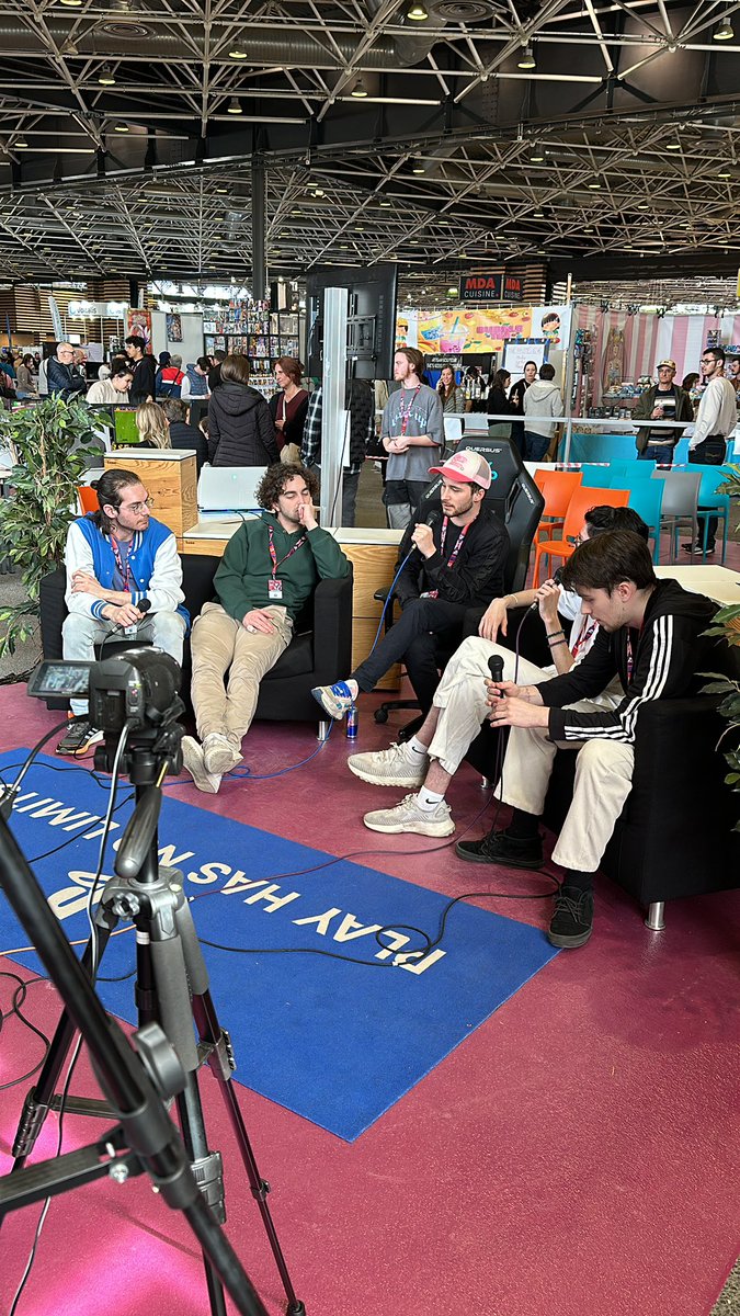 Vous avez une anecdote drôle ? Venez nous la raconter 
1 rire = 1€ pour le #sidaction 
#foiredelyon 

twitch.tv/evolvebde