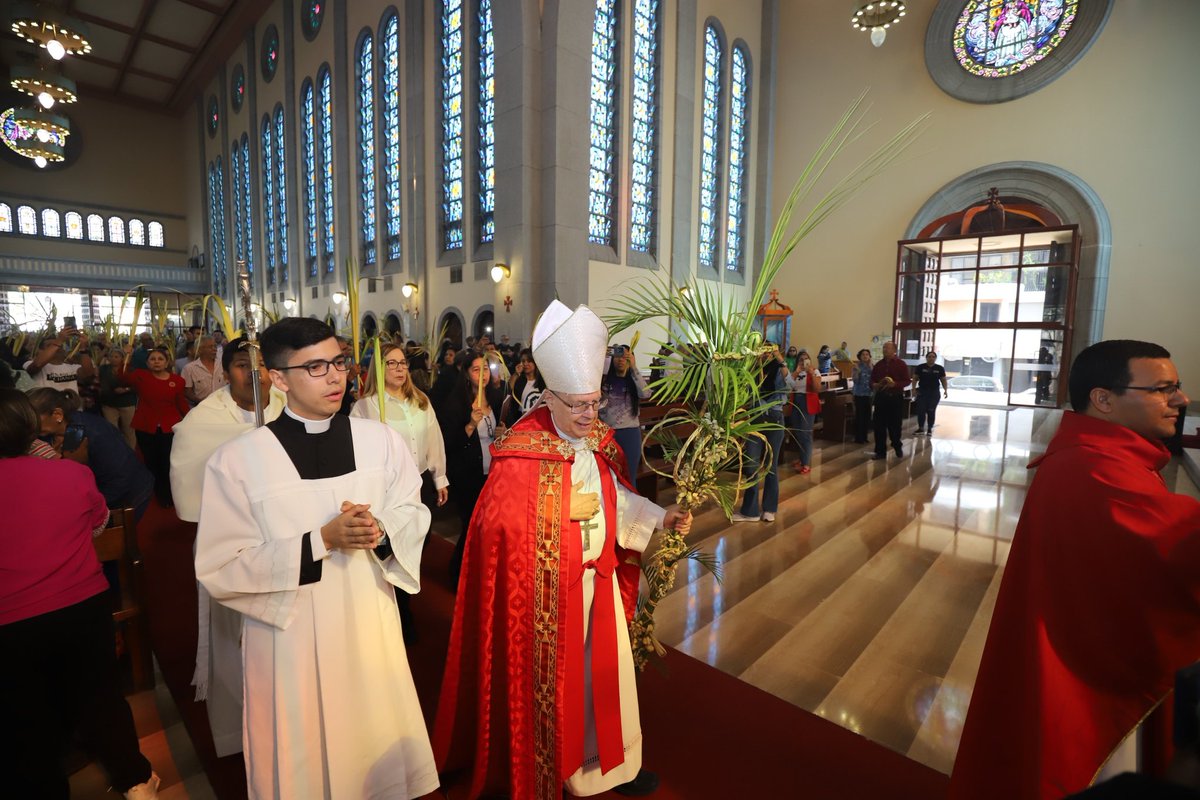 Mi saludo a la familia venezolana que se ha concentrado en las calles a lo largo y ancho del país, para expresar su devoción por nuestro Cristo redentor, bonitas procesiones y expresiones de fe que nos refleja el amor que Dios tiene con la humanidad. Elevemos nuestras oraciones…