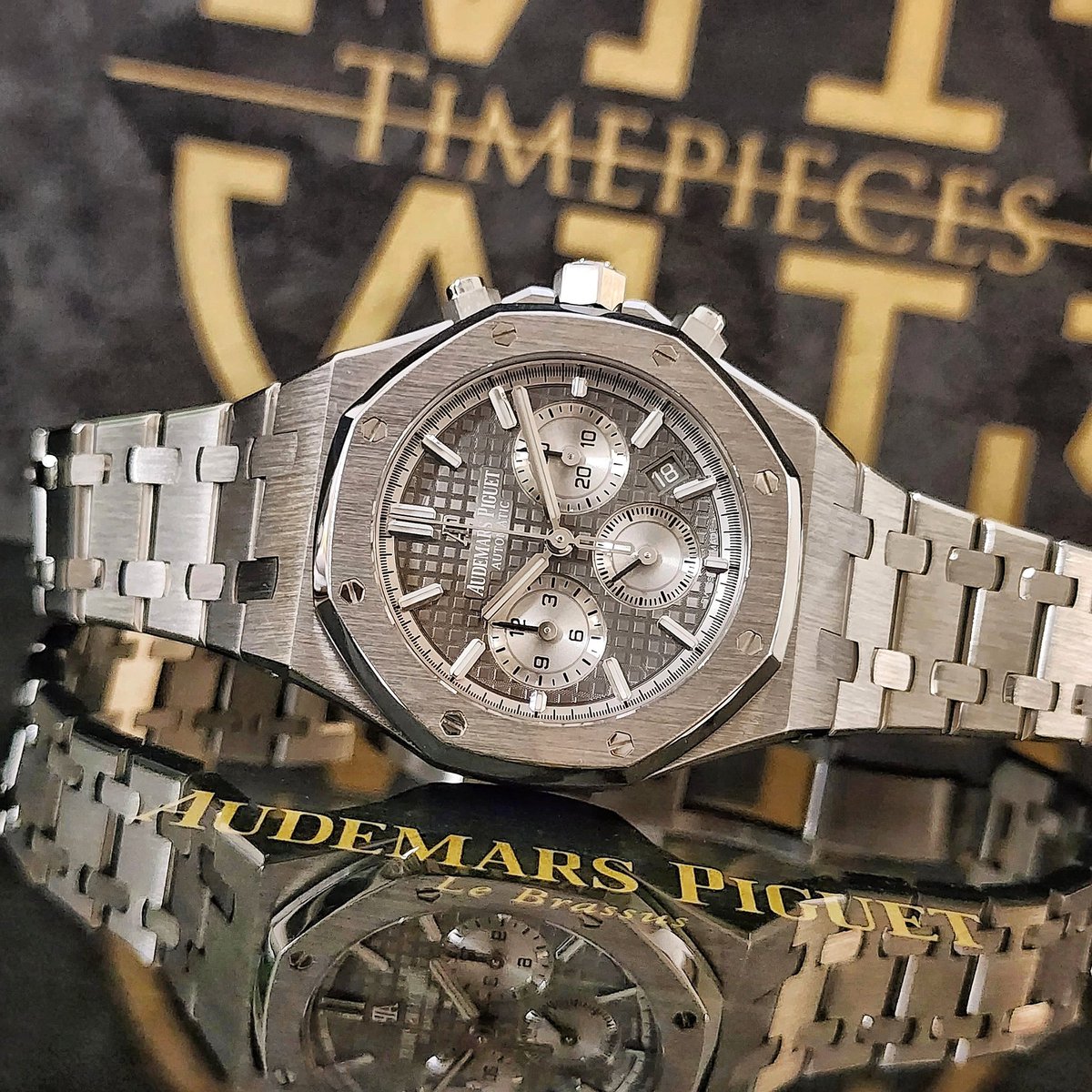 MT_Timepieces's tweet photo. Timeless Genta design in a perfect 38mm configuration!
#watchessentials #watchesformen 
#watchesoftheday #watcheslover #audemarspiguet #audemarspiguetroyaloak #audemarspiguetwatch #audemarspiguet_fans #audemarspiguetforsale #audemarspiguetroyaloakoffshore #audemarspiguetdiver https://t.co/VnjoRZrSyl