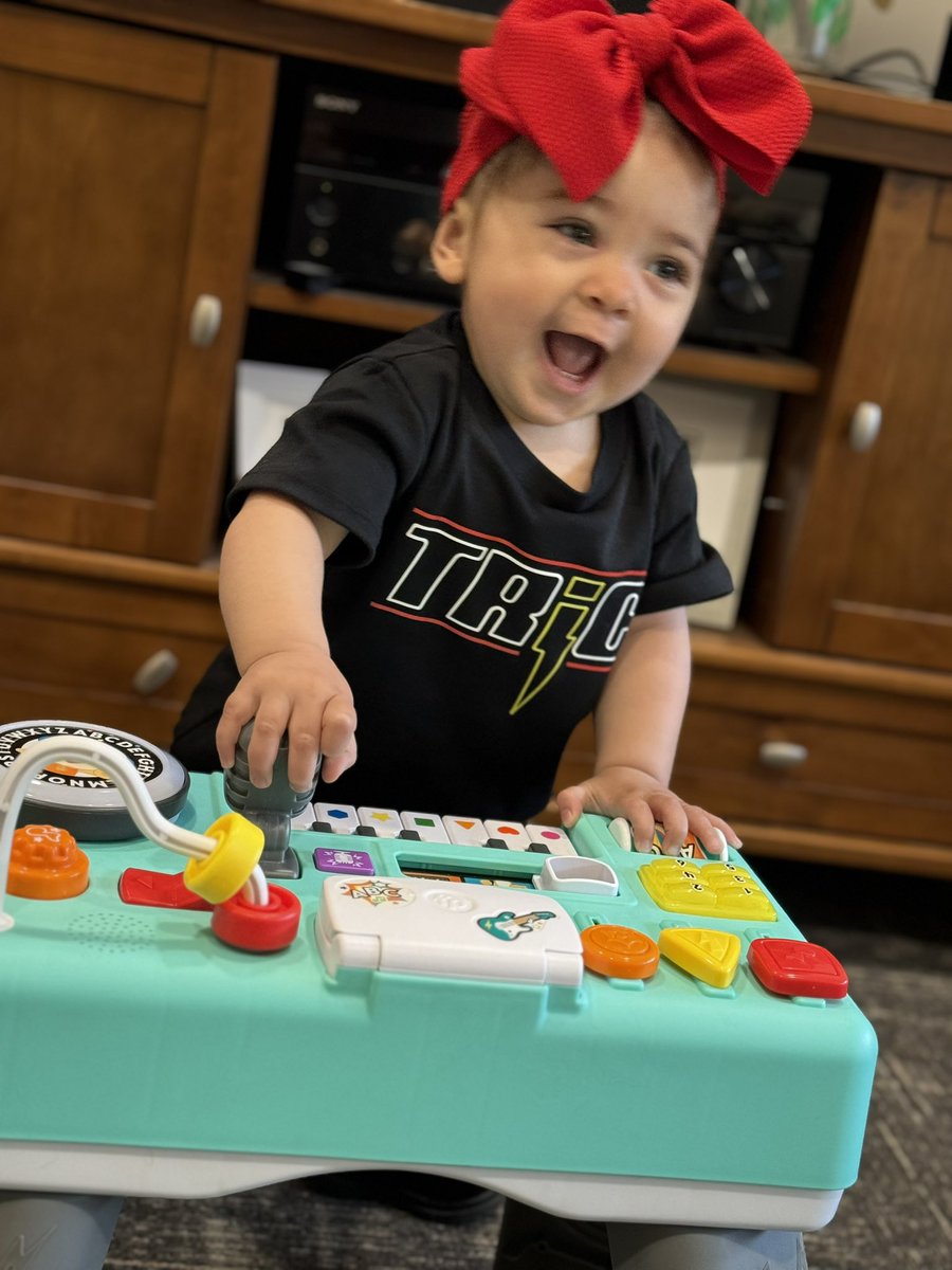 TheRealMsPre's tweet image. Happy Easter from Baby Peyton!  @DramaQueensOTH @HilarieBurton