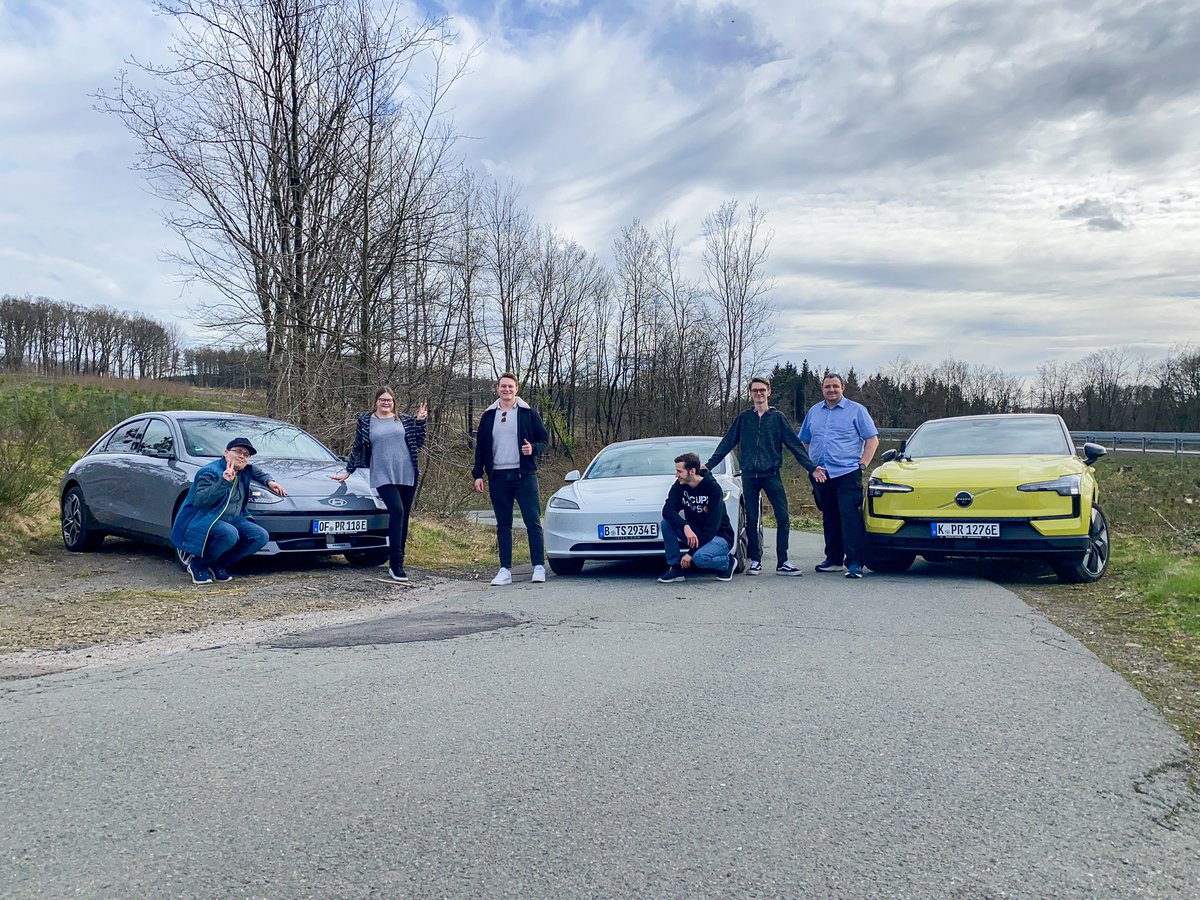 VLOelmann's tweet photo. Electric fam⚡️ https://t.co/GMFaq92w6V