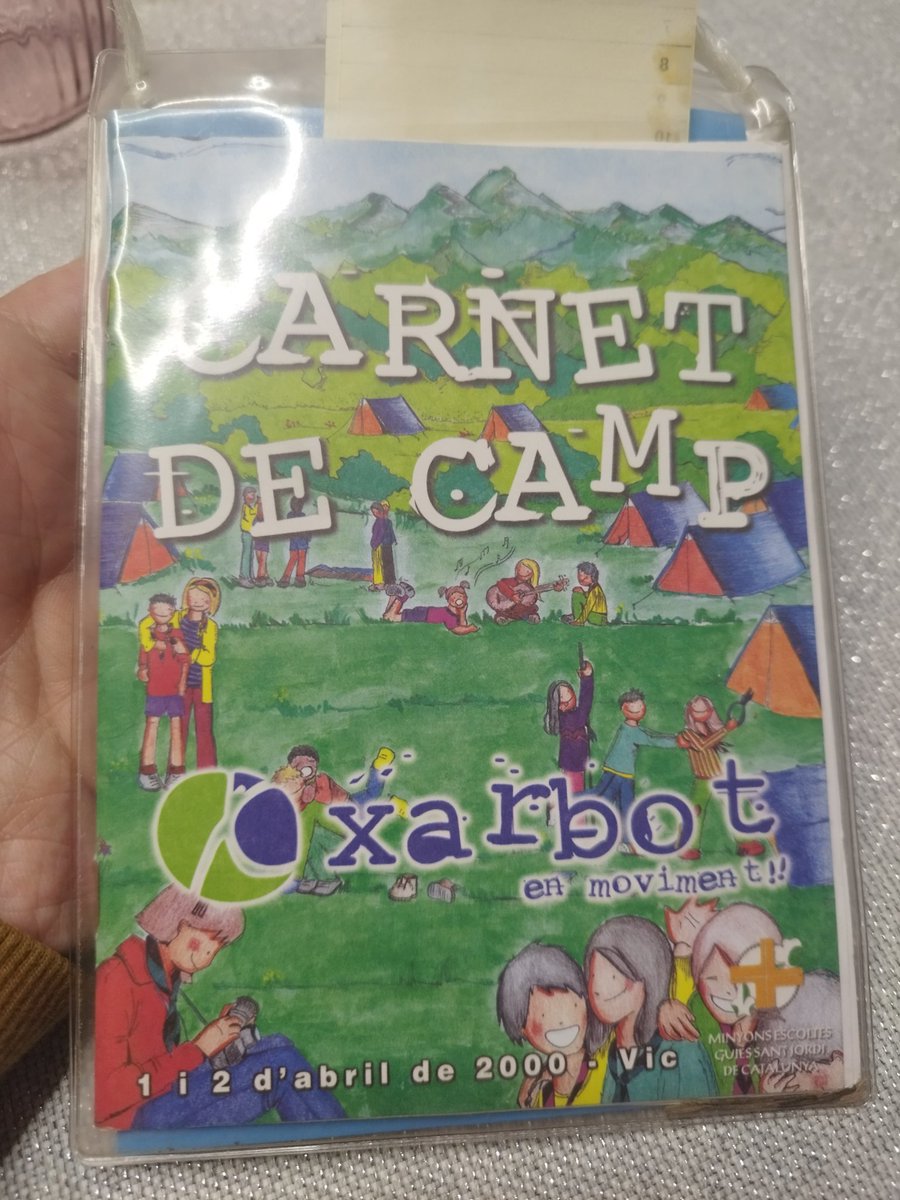 doraemonppc's tweet photo. Coses que apareixen remenant per #casapares . #sócdecau @EscoltesiGuies @meggirona #xarbot @aemontnegre https://t.co/31ySAM7ru4