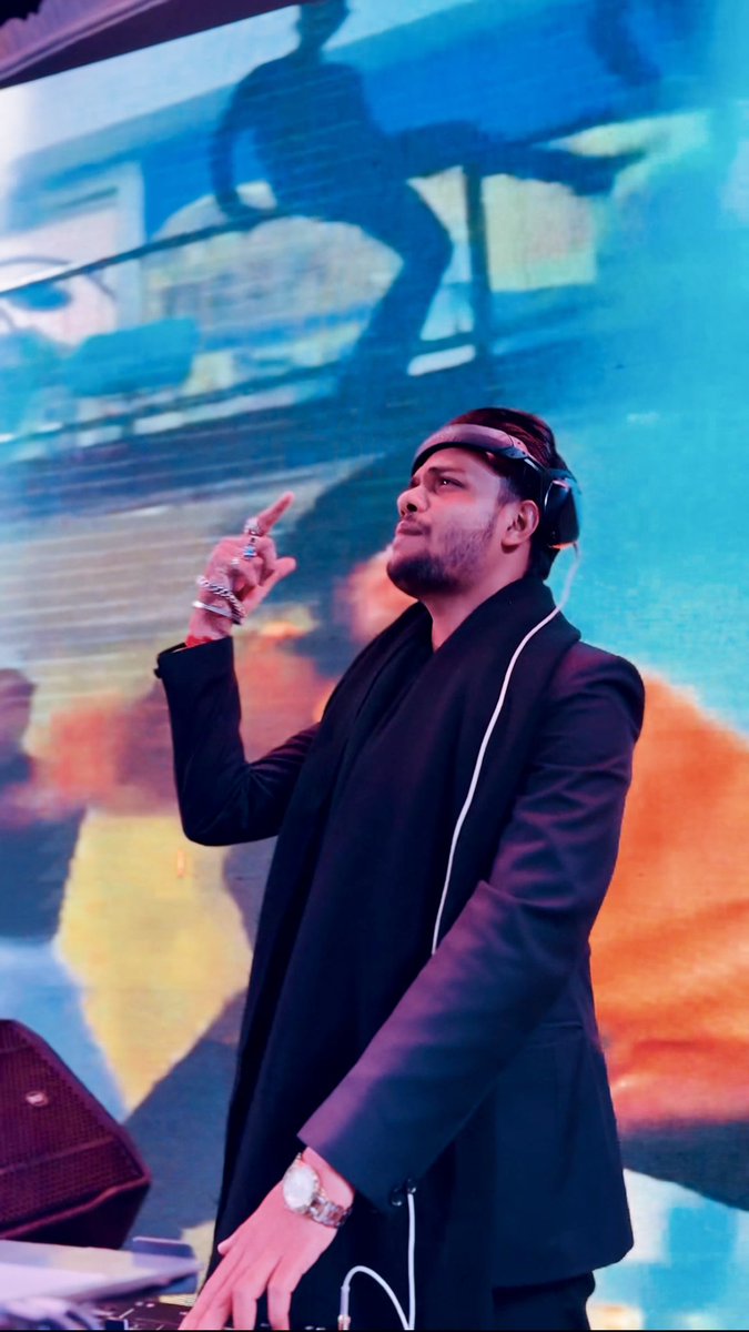 dhirajdj18's tweet photo. Let the beats drop 🎧🎼
.
.
.
.
@bollyjammers @sahil__photography 
.
.
.
.
#ekpalkajeena #model#songs #songwriter #southkorea #song #musician #music #temqueter #temqueter #trendingreels #trending #mpower #mpc #viratkohli #dj #djlife #djset #djsumitsethi #dogsofinstagram #amici23 https://t.co/IIQXBOuNwy