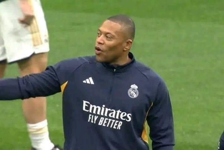 Rkkhattak01's tweet photo. Kylian Mbappe finally arrives to Real Madrid 😂
#ข้ามฟ้าเคียงเธอ2024 #RealMedrid
#ManCity #Arsenal #PSG #Mbappe #LazioJuve https://t.co/N4qt4CUtqN