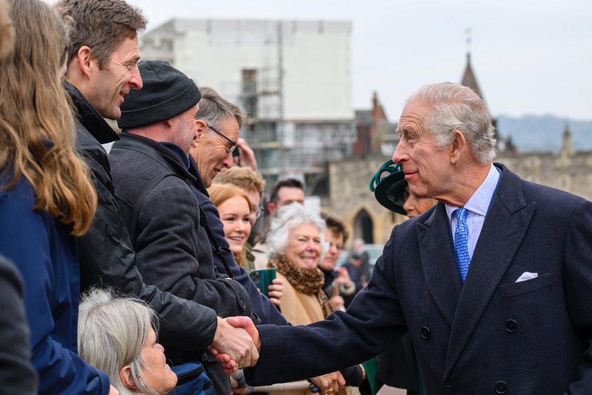 Such a good photo. 
Credit to the photographer for capturing this eye contact between King Charles and a well wisher at Windsor today, where members of the Royal Family attended the Easter service at St George’s chapel.