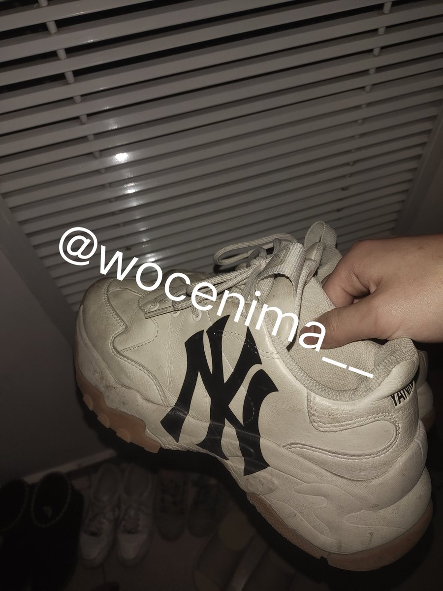 99年双坑妹子的鞋每次都是这么香  一闻就硬的不行了   还有匡威上次射的痕迹更加明显了  同时还去医院射了一双大长腿护士的内裤  射了好几发人都虚脱了   #扫楼打胶 #扫楼 #打胶  #玩鞋 #恋物 https://t.co/RkYRwrFelZ
