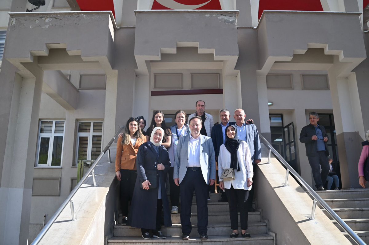 dorkan10's tweet photo. Bugün, gün boyunca, bu demokrasi bayramında sandıklarımızda görev yapan kardeşlerimiz ve vatandaşlık görevini gerçekleştirerek oy vermeye gelen hemşehrilerimizle birlikteydik.
 
17:00 itibariyle oy kullanma işleminin sona ermesinin ardından şimdi sandıklarımıza, oylarımıza sahip çıkma vakti. 

Oy sayımı bitene ve sonuçlar kesinleşinceye kadar tüm kardeşlerimizden görevli oldukları sandıkların başından ayrılmamasını, hemşehrilerimizin iradesine sonuna kadar sahip çıkmasını önemle rica ediyorum.
Seçim sonuçları vatana, millete hayırlı olur inşallah.