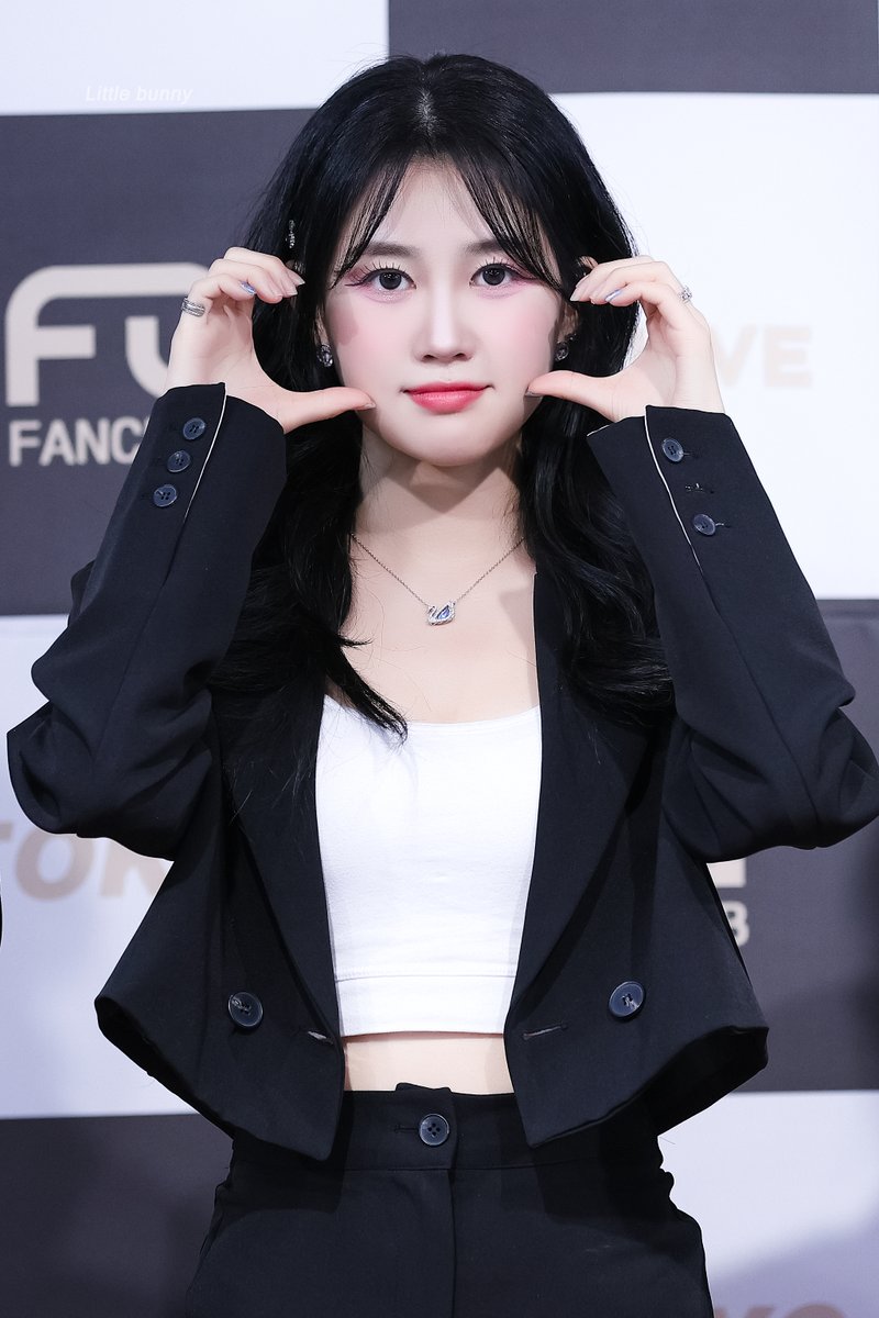 little_bunny_kr's tweet photo. 231217 TO MY ONLY1 IN TOKYO 2nd HQ🐰🐰🐰🐰

#아일리원 #ILY1 #アイリーワン #아라 #ARA #アラ
#ILY1_NewChapter📷#MY_COLOR #Blossom
#TO_MY_ONLY1_IN_TOKYO https://t.co/Nozexa8M1X