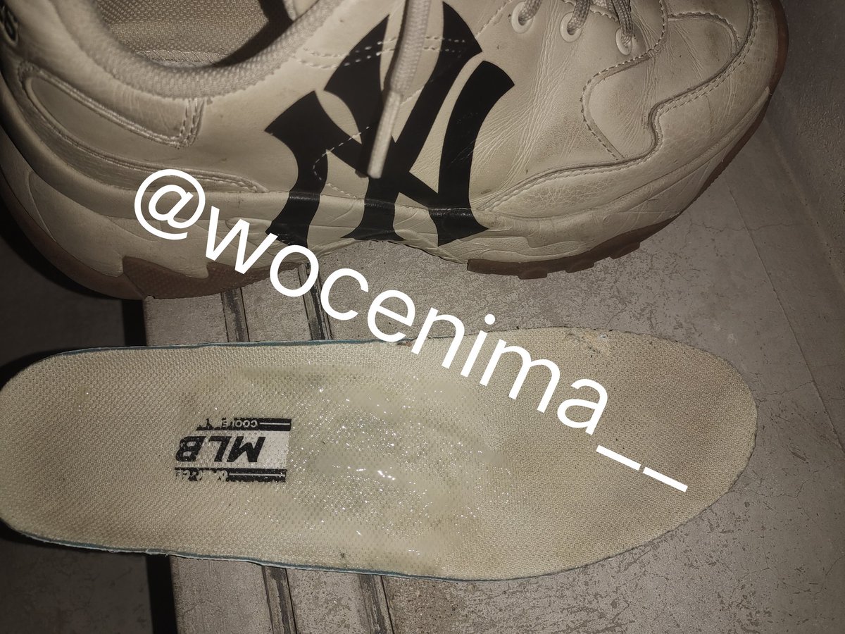 99年双坑妹子的鞋每次都是这么香  一闻就硬的不行了   还有匡威上次射的痕迹更加明显了  同时还去医院射了一双大长腿护士的内裤  射了好几发人都虚脱了   #扫楼打胶 #扫楼 #打胶  #玩鞋 #恋物 https://t.co/RkYRwrFelZ