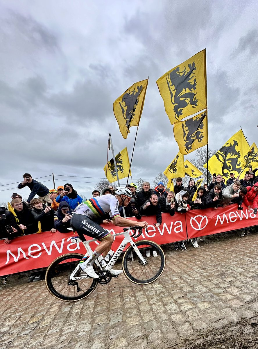 davearthur's tweet image. MVDP on the Paterberg riding to victory 🤛