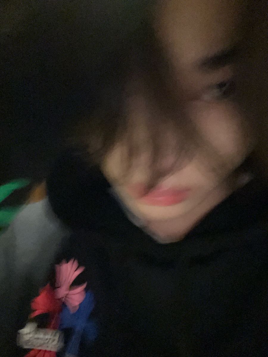 👤: ทำไมชอบถ่ายรูปเบลอๆ
น้องนิกิ: ไม่มีเหตุผลอะครับ 
/555555555555