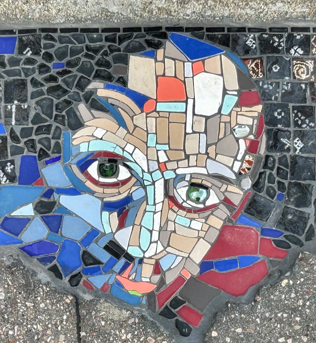 HunterStreetart's tweet photo. [#streetartlyon / 📸 MARS 2024] Artwork by Ememem, découvert dans le quartier des Pentes de la Croix-Rousse à #lyon !
#ememem #emememflacking #flacking #graffiti #streetart #urbanart https://t.co/0yoqRKy9m2