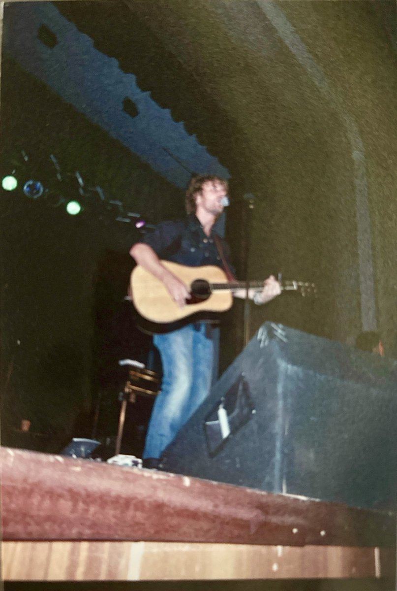 Longsx3's tweet photo. @DierksBentley Throwback to 2006 Baumholder Germany! https://t.co/mHo5MxnuoI