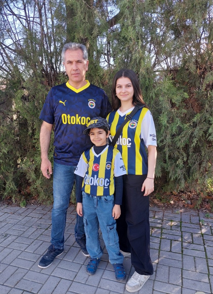 recepbilgi18's tweet photo. Oyumuzu kullandık. Kızımın ilk oyu vatana millete hayırlı uğurlu olsun. https://t.co/z6TrsUdwg2