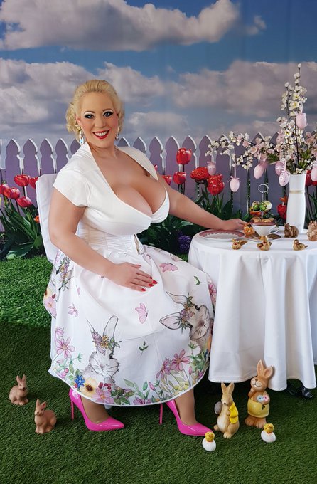 A #HappyEaster time for my loving guys https://t.co/iSIEFOINhI