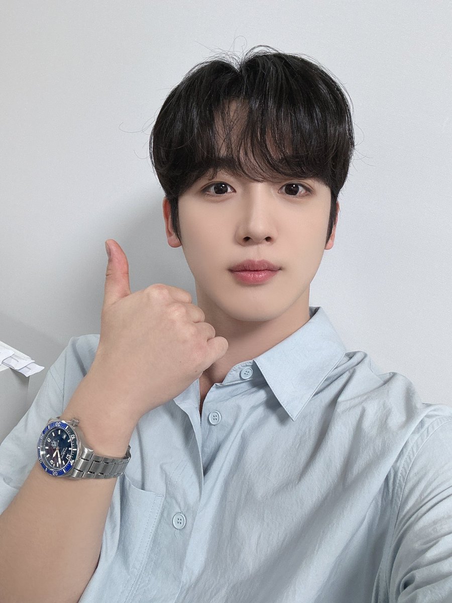 진행 잘해👍 얼굴 잘해👍 천재적인 진행 덕분에 매 경기마다 최고의 몰입도를 보여주는 똑똑 MC 요한🐰과 행복한 일요일 마무리하세요💘

#위아이 #WEi 
#김요한 #KIMYOHAN