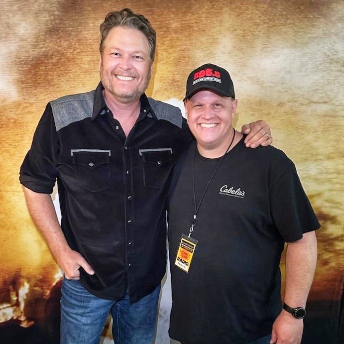 mattbradleyOK's tweet photo. Always a good time hanging with this guy! Great show at the BOK Center last night! https://t.co/e64Zv3HvpK
