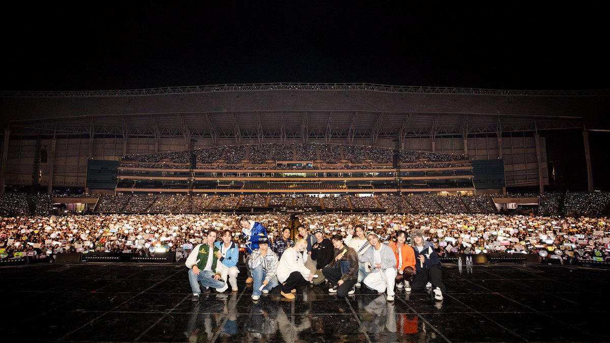 pledis_17's tweet image. [17'S]
이제 빛을 낼 시간이야✨
TEAM SEVENTEEN

함께 한 이틀 너무 행복했어요🩵
봄이 오면 우리 또 만나요🩷🌸

#SEVENTEEN #세븐틴
#SVT_TOUR_FOLLOW_AGAIN_TO_INCHEON
#FOLLOW_AGAIN