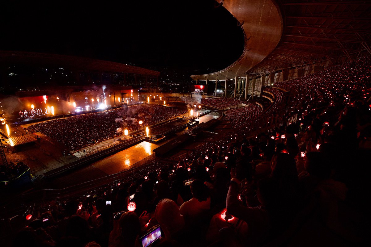 pledis_17's tweet image. [17'S]
이제 빛을 낼 시간이야✨
TEAM SEVENTEEN

함께 한 이틀 너무 행복했어요🩵
봄이 오면 우리 또 만나요🩷🌸

#SEVENTEEN #세븐틴
#SVT_TOUR_FOLLOW_AGAIN_TO_INCHEON
#FOLLOW_AGAIN