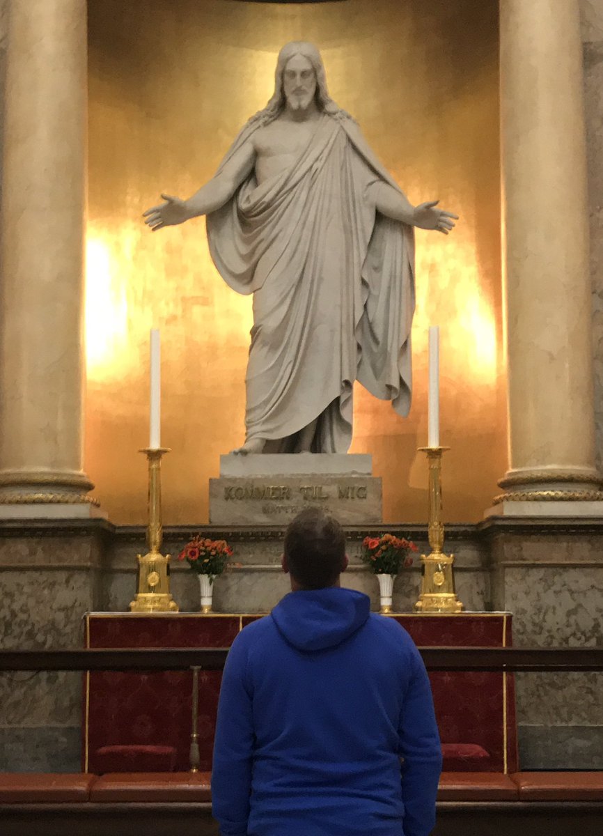 “I stand all amazed at the love Jesus offers me.” How grateful I am to celebrate our Savior Jesus Christ today! He lives and He loves. Happy Easter!
🙏🏻❤️🙏🏻