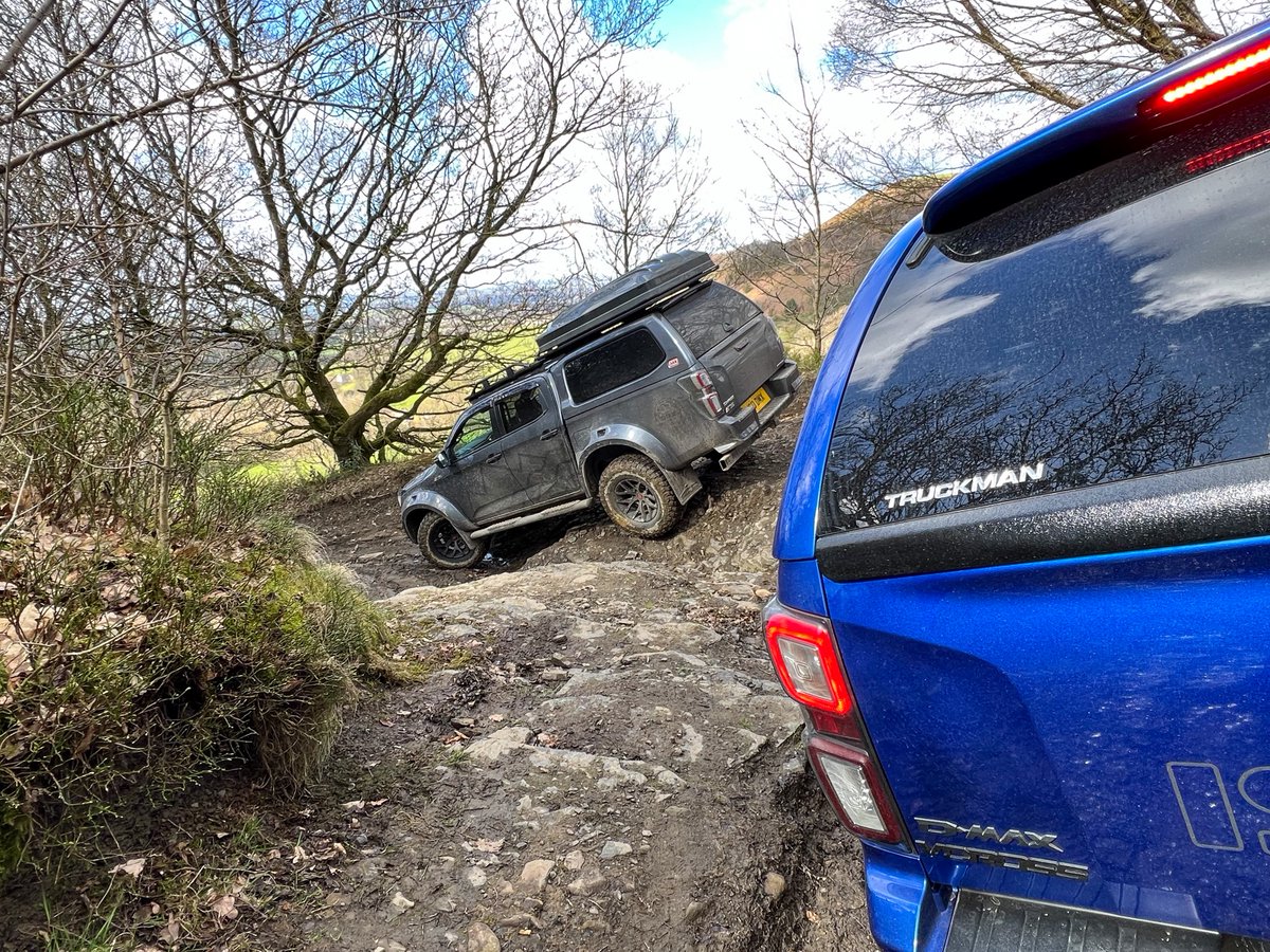 I'm not going to lie, this section of the lane was quite sketchy. Both vehicles made it through (almost), unscathed! - @Autobears1 @Isuzuuk