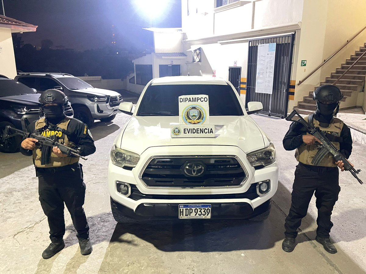 STNHonduras's tweet image. #STNInforma | Seis miembros de la Pandilla 18 vinculados a extorsión, sicariato y lavado de activos son capturados por la DIPAMPCO

stnhn.com/seis-miembros-…