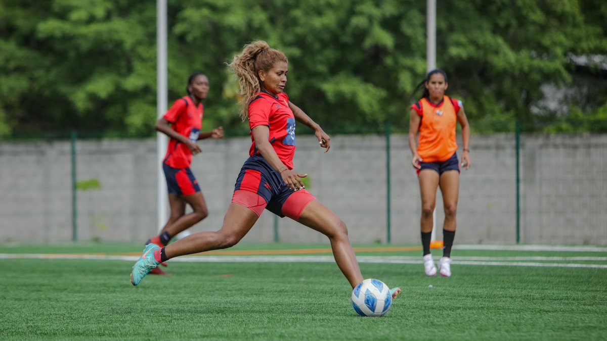 PRÁCTICA DOMINICAL REALIZADA 

Las selecciones nacionales femeninas, Mayor y Sub20, entrenaron este domingo por la mañana con miras a la fecha FIFA de abril. 

Ambas selecciones volverán a los entrenos este lunes 1️⃣ de abril. 

#TodosyTodasSomosPanamá🇵🇦