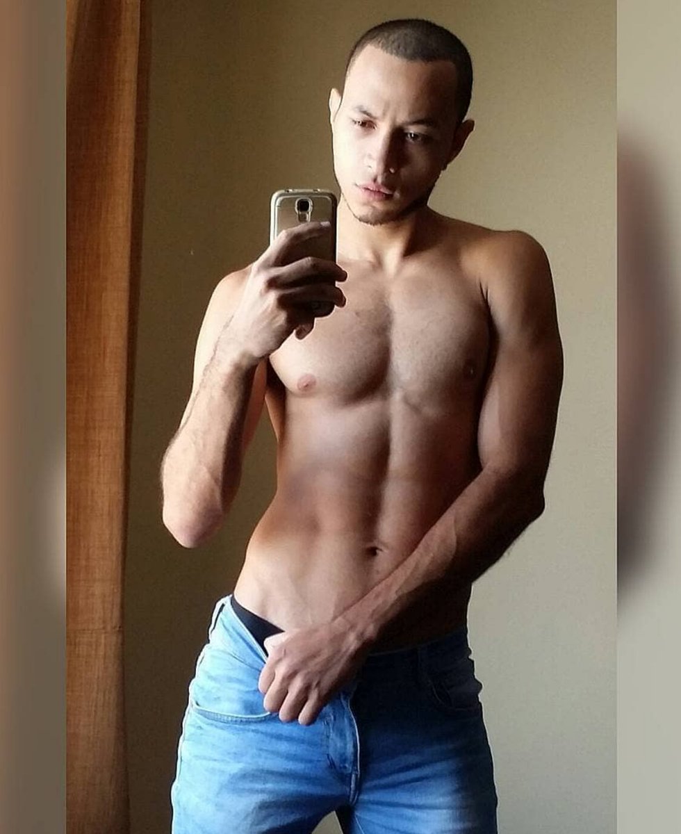 Ccamilocyrus's tweet photo. See u today 2pm (Col). 🔥 https://t.co/N9hieiQklP #hotboy #hotguy #fitnessguy #muscles #bigcock #bigass #chaturbateguy https://t.co/CK29j3AqBJ