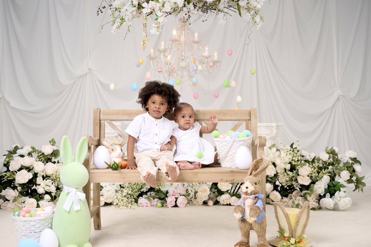 asiaaf__'s tweet photo. Happy Easter from my two 🐇 https://t.co/4oZzyIsnwj