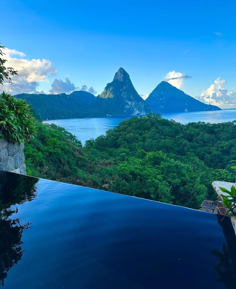 tmbIrpics's tweet photo. Jade Mountain st Lucia ⛰️  🌅 https://t.co/vEUdC8ll3k