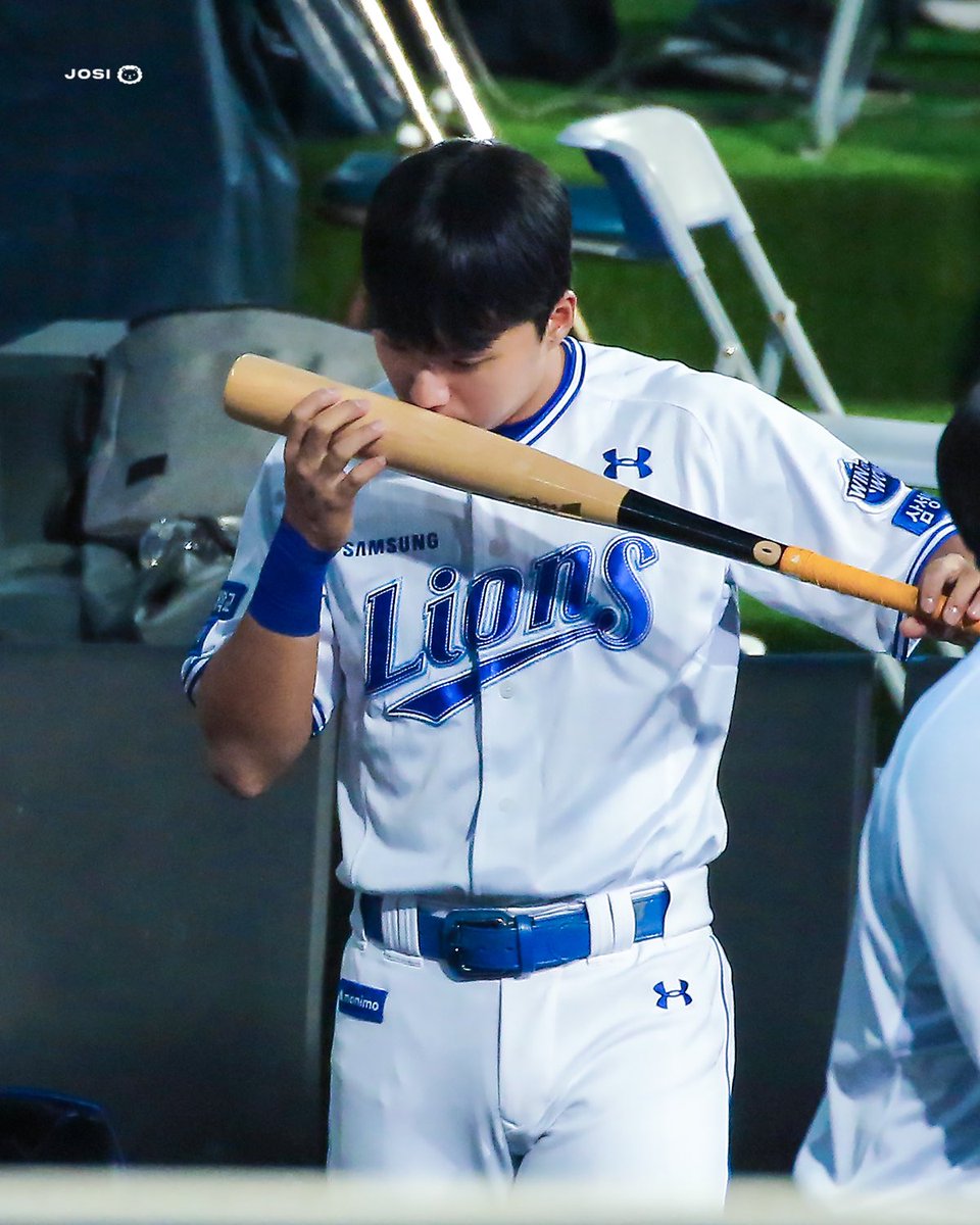 JOSI_pic's tweet photo. 240330 SSG전
방망이 깨우기😌
#삼성라이온즈 #김현준 https://t.co/Rp3qz7O97W