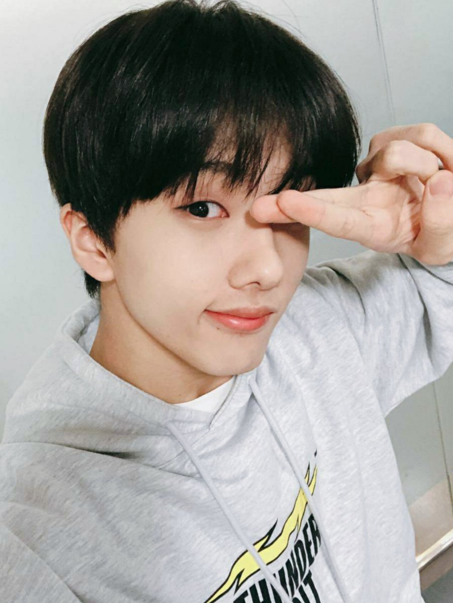 jisunqpawrk's tweet photo. 2020 jisung 🖤                  2024 jisung 🤍 https://t.co/mp5Uqz3rb1