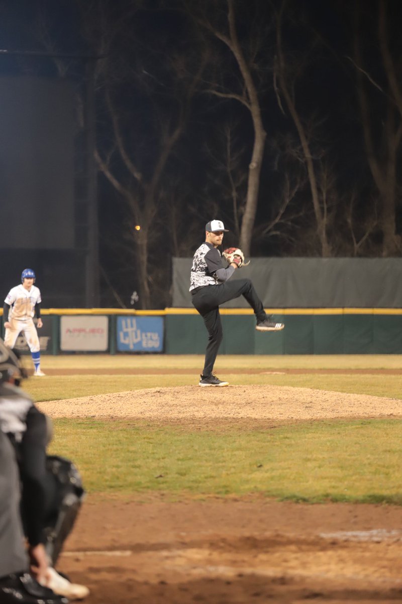 UNOHbaseball tweet media