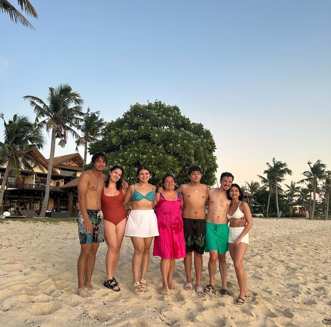 family 🫶🏻

© zanjoe's ig post
#mainemendoza <a href="/mainedcm/">Maine Mendoza</a>