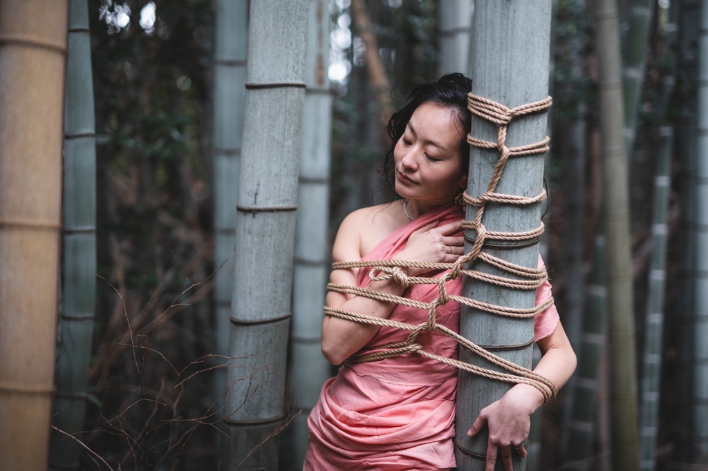 VoudouRopes's tweet photo. Already miss Japan. 
 I need to go back soon! ⁠
Photos with beautiful Yumi in bamboos of the little shrine ⁠
⁠

⁠ https://t.co/q8xaJA3X05