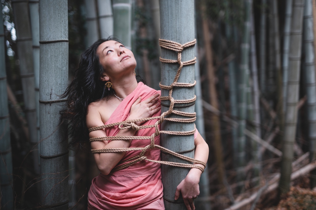 VoudouRopes's tweet photo. Already miss Japan. 
 I need to go back soon! ⁠
Photos with beautiful Yumi in bamboos of the little shrine ⁠
⁠

⁠ https://t.co/q8xaJA3X05
