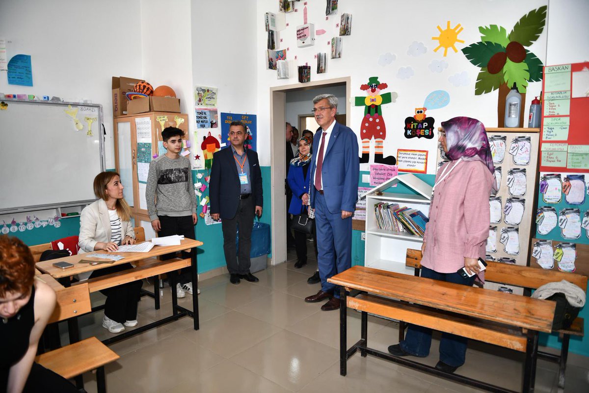 tuncerkaplan's tweet photo. 7️⃣ Oyumuzu kullandıktan sonra okullarımızda sandık görevlilerini ziyaret ederek kıymetli hemşehrilerimizle buluştuk. https://t.co/TuUa9MgArd