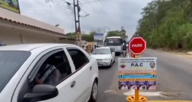 diariodlpueblo's tweet photo. SIN NOVEDAD SEMANA SANTA SEGURA

Desde el punto de control El Cucharo, autoridades policiales y civiles ofrecieron un balance de lo que ha sido, hasta ahora, el Dispositivo de Seguridad Semana Santa S...

https://t.co/XBIrx6HUf6 https://t.co/UnN4vF0WPJ